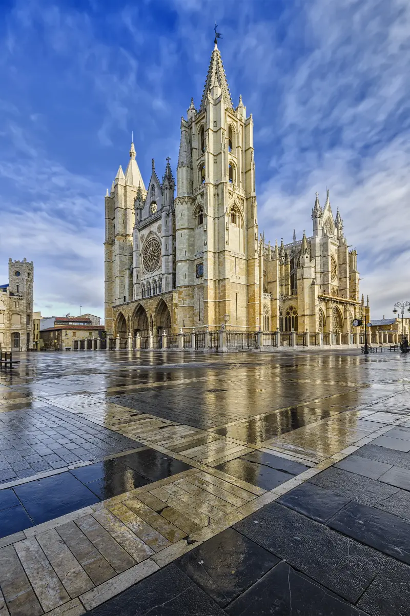 Catedral de León, Joya Bajo el Sol — Fotos de León