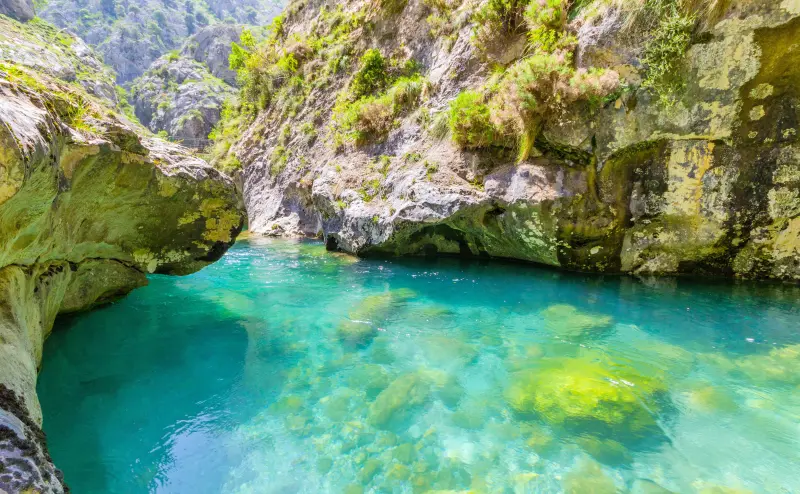 Aguas Esmeralda en el Cares — Fotos de León